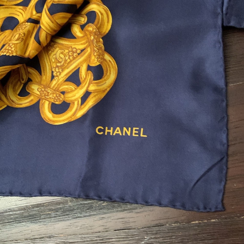 CHANEL  EUC Scarf in Black and Gold - Picture 8 of 9